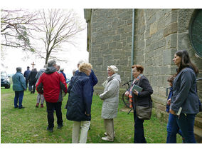 Bittprozession an der Weingartenkapelle (Foto: Karl-Franz Thiede)